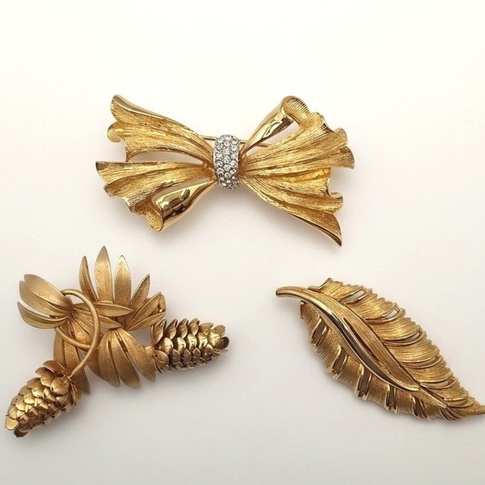 Vtg Brushed Gold Tone Brooch Pin Lot 3pc‎ Bow Leaf Articulated Pinecones Nature